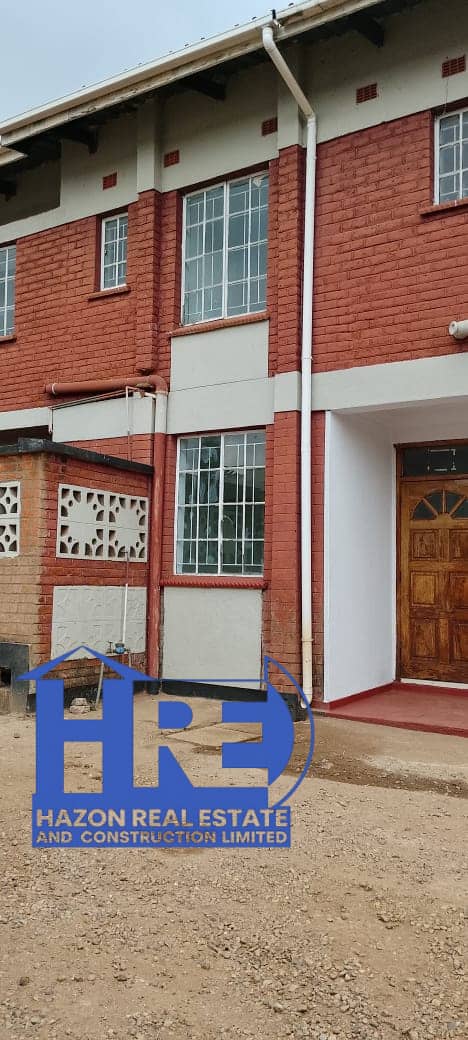 UPSTAIR OFFICE  OR HOUSE FOR RENT  IN AREA 14
