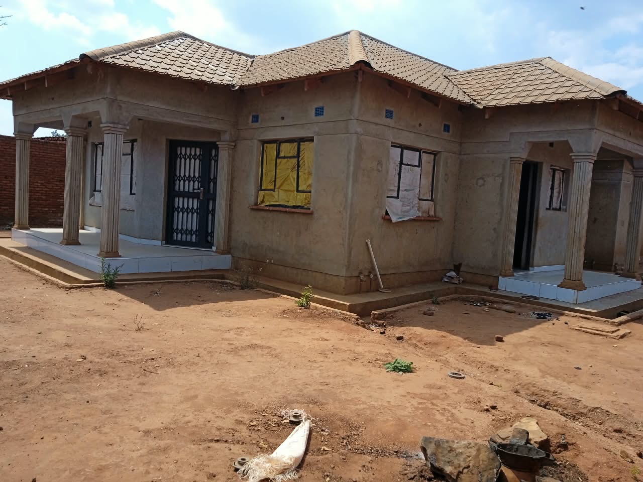 UNFINISHED HOUSE  FOR SALE  AREA 25 SECTOR 9